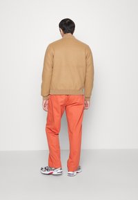 INDICODE JEANS MERLIN - Blusão aviador - dark sand