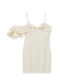 Krémové šaty bez ramínek s volánovým výstřihem. Mají tenké ramínka a přiléhavý střih, vyrobené z hladkého materiálu s minimem švů.