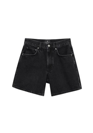 Pantaloncini in denim neri con bottone frontale, cerniera, passanti per cintura e cinque tasche mostrati su sfondo bianco.