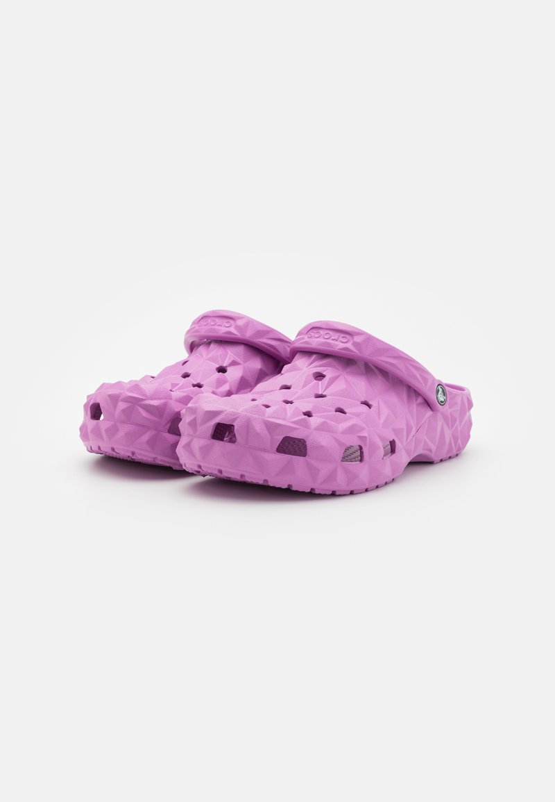Crocs CLASSIC GEOMETRIC UNISEX - Pool slides - bubble/purple  display picture 2