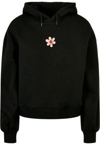 Sudadera negra con capucha ajustable, puños y dobladillo acanalados, que presenta un pequeño gráfico de flor rosa en el pecho. Tejido suave y texturizado.