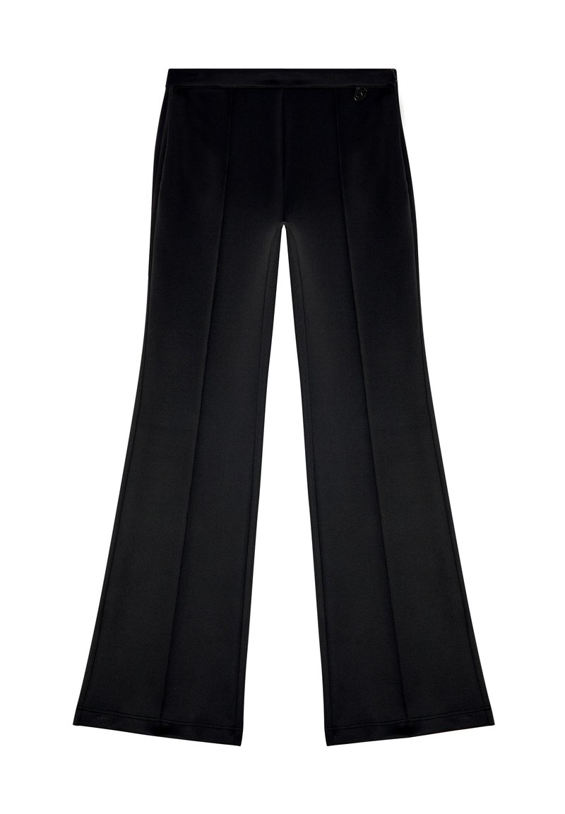 Schwarze ausgestellte Hose mit glatter Textur, gefaltetem Vorderdesign und einem dezenten Logoakzent am Bund.