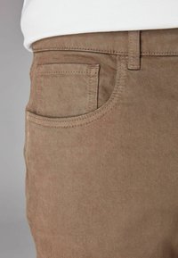 Next SOFT TOUCH COLOURED - REGULAR FIT - Jeans Straight Leg - dark tan