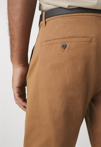 Jack's Sportswear SUPERFLEX PANTS - Chino hlače - burnt brown
