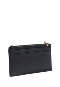 Portafoglio sintetico nero con superficie testurizzata, dotato di chiusura a zip e tre slot per schede sul davanti per un accesso facile.