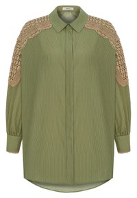 Grøn og creme-stribet skjorte med kravehals, lange puffærmer og hæklede blonder på skuldrene.
