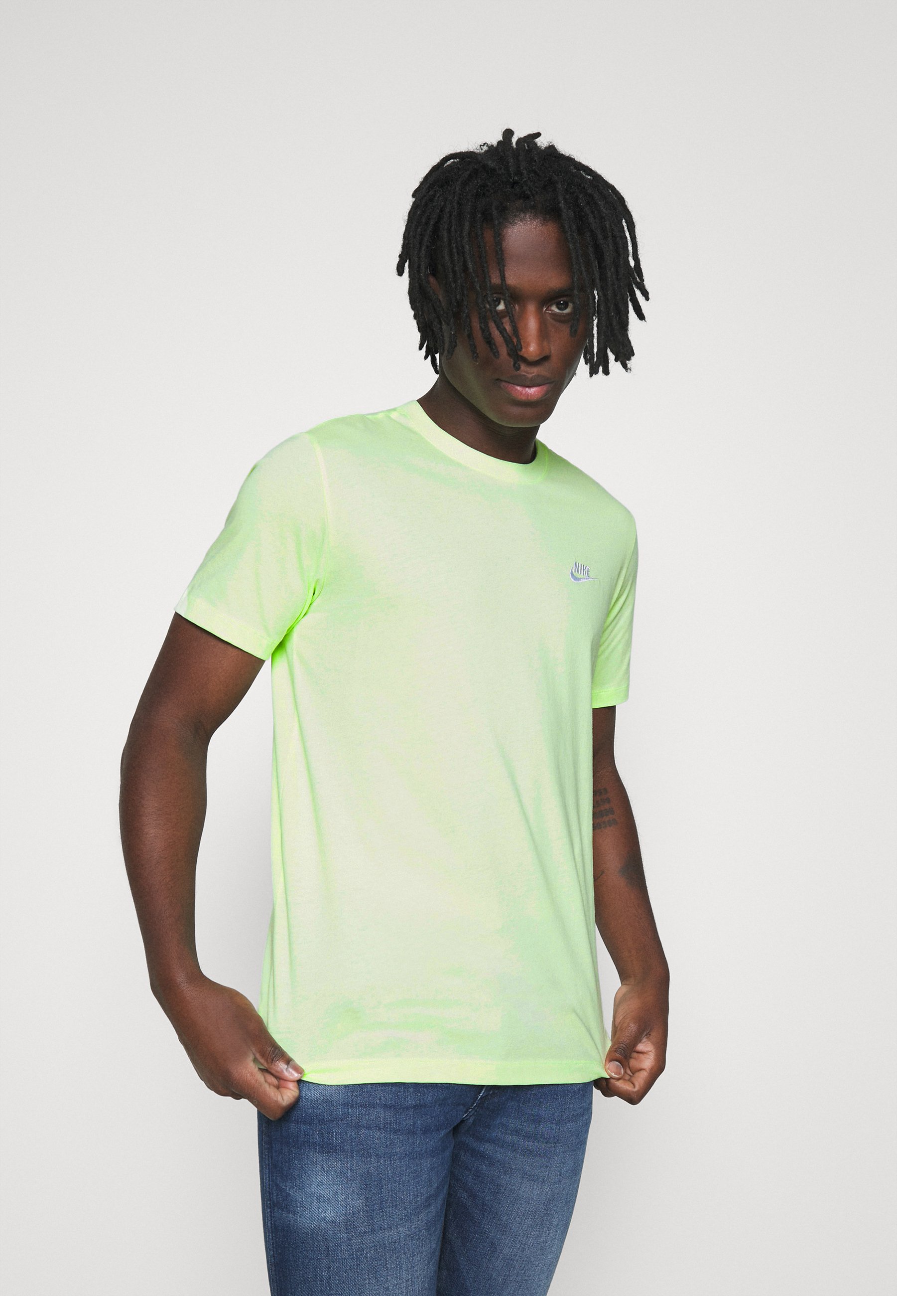 Nike Sportswear CLUB TEE - Basic T-shirt - liquid lime/white/neon yellow -  Zalando.de