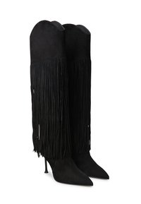 Stivali neri in suede al ginocchio con dettagli in frange, punta affusolata e tacco a stiletto. Texture morbida e finitura superiore liscia.