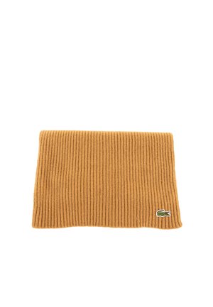 Rippender, senfgelber Strickschal aus weichem Stoff, mit einem kleinen grünen Lacoste-Logo in der unteren Ecke.
