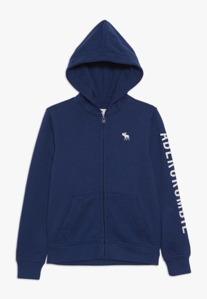 Sweat à capuche zippé bleu marine avec poches avant, logo élan blanc sur la poitrine et texte « Abercrombie » imprimé verticalement sur la manche droite.