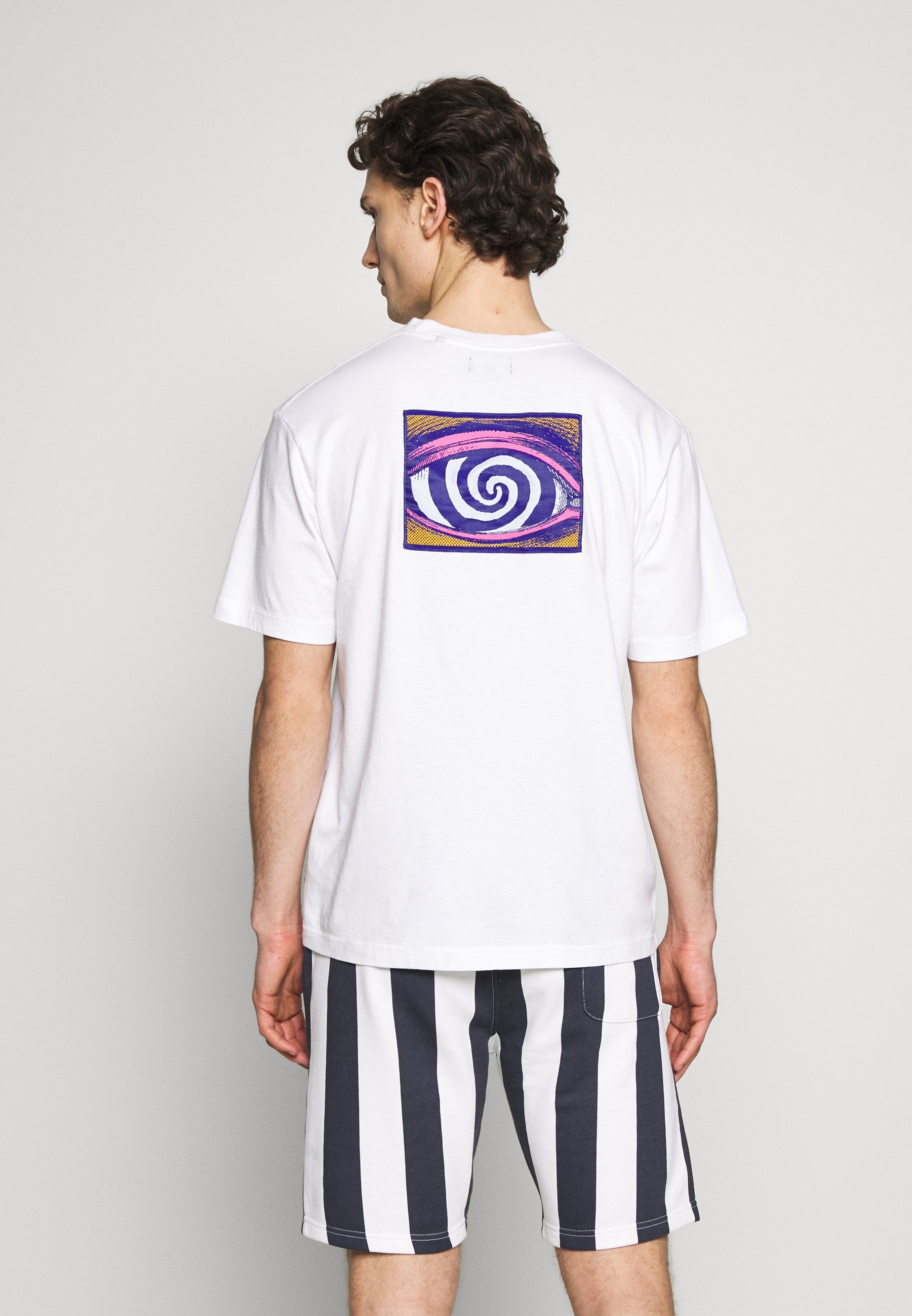 Afends RETRO FIT TEE T shirts med print white Zalando.no Afends BACK BEACH TEE - Poloskjorter - iris