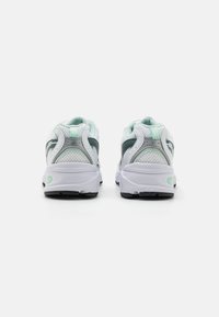 New Balance MR530 UNISEX - Tenisky - white