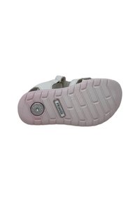 Sandalo bianco con suola in gomma rosa testurizzata, dotato di cinturini regolabili e dettaglio metallico, che mostra il nome del marchio "Primigi".