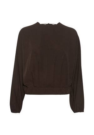 Blusa marrón, corta, con mangas largas y abullonadas; presenta un cuello alto y un dobladillo fruncido; hecha de una tela suave y texturizada.