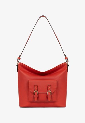 Rode leren schoudertas met verstelbare riem en voorvak met twee gespsluitingen.