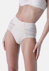 Mutandine beige a vita alta con accenti trasparenti a strisce sui lati, caratterizzate da una texture liscia e un design aderente per il massimo comfort.