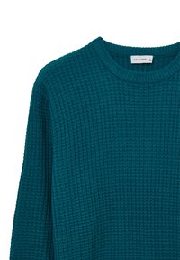 Maglione teal in maglia con texture a coste, scollatura rotonda e maniche lunghe. Etichetta con la dicitura "CALLIOPE."