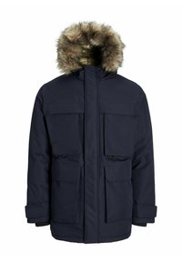 Marineblauwe parka-jack met een capuchon gevoerd met fauxbont, voorzien van meerdere voorzakken en ribgebreide mouwen voor warmte en functionaliteit.