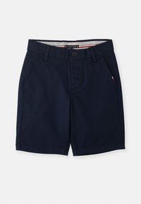 Mörkblå bomullsshorts med rak skärning, framfickor och knappstängning. Har en randig innerkant på midjebandet och en liten logotypdetalj.