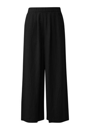 Czarne spodnie o szerokich nogawkach z elastycznym paskiem w talii i bocznymi kieszeniami, wykonane z lekkiego materiału, przedstawione na białym tle.