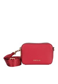 Borsa a tracolla sintetica rossa con finitura testurizzata, forma rettangolare, hardware dorato e tracolla removibile con logo.
