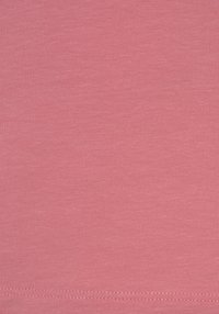 Tejido rosa suave y ligero con una textura acanalada, con un diseño liso y un dobladillo cosido.