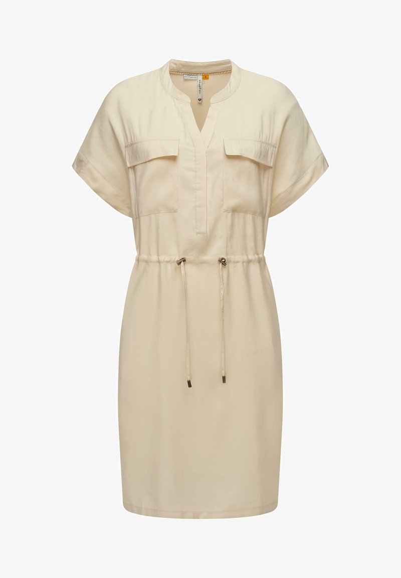 Bež haljina sa kratkim rukavima, dva džepa na grudima, V-izrez, struk s vezicom i metalni detalji na krajevima vezice. Glatka tekstura materijala.