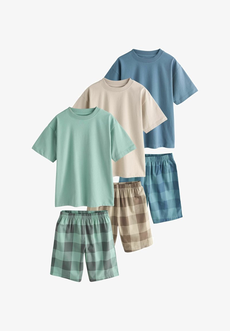 Trois ensembles de T-shirts à manches courtes et shorts à carreaux en bleu, beige et vert menthe avec des ceintures élastiques.