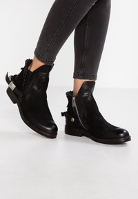 A.S.98 Botines camperos - black