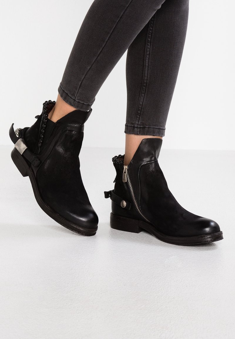 A.S.98 Botines camperos - black