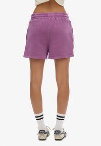 Superdry VINTAGE WASH  - Jogginghose - grape jam purple