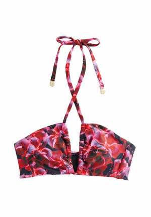 Bloemenbikinitop met rode en zwarte stof, voorzien van een striksluiting en een geplooid ontwerp. Gladde textuur met gouden accenten op de strikken.