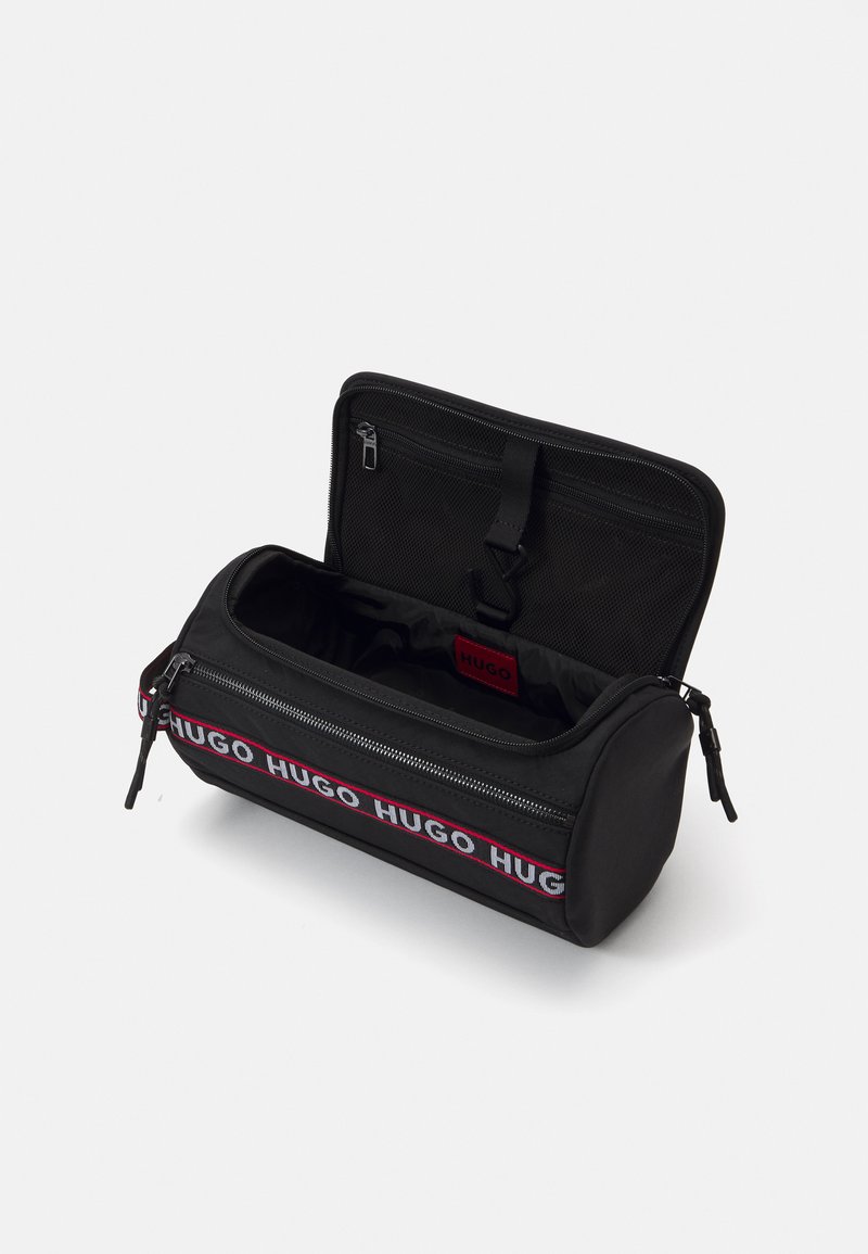 HUGO QUENTYN WASHBAG Kosmetiktasche black/schwarz Zalando