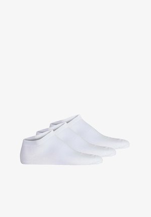 White ankle socks made of cotton blend. They feature a ribbed texture and a low-cut design, ideal for casual wear. Pack of three pairs.