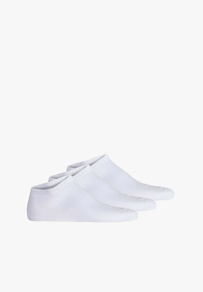 White ankle socks made of cotton blend. They feature a ribbed texture and a low-cut design, ideal for casual wear. Pack of three pairs.