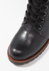 Caprice Botines con cordones - black