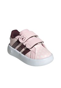Sneakers sintetici rosa con pois bianchi, strisce marroni e cinturini in velcro. Suola in gomma bianca con bordi arrotondati e area di presa texturizzata.