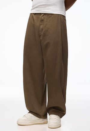 Bershka LINEN SUPER BAGGY - Nohavice - brown
