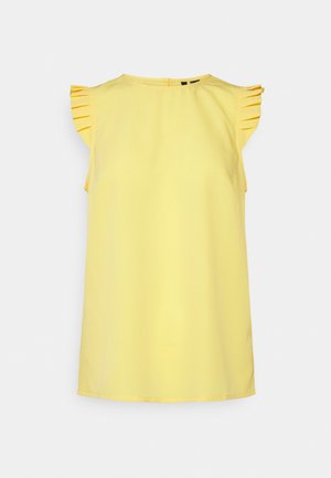 Gele mouwloze blouse met ronde halslijn en kleine gerimpelde mouwtjes, getoond tegen een effen achtergrond.