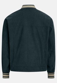 Μπουφάν από κορδόνι σε σκούρο πράσινο, με ριμπ υφή, ριγωτό γιακά και μανσέτες με κρεμ λεπτομέρειες. Η όψη από πίσω δείχνει απλό σχέδιο.