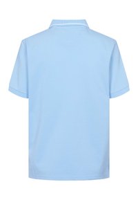 Svetlomodré polo tričko s krátkym rukávom zobrazené zozadu s golierom obsahujúcim detail bielych prúžkov.
