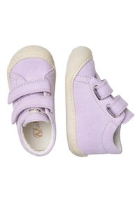 Scarpe di tela viola con doppie cinghie in velcro, suole in gomma color crema e dettagli di cucitura. Adatte per bambini piccoli o giovani.