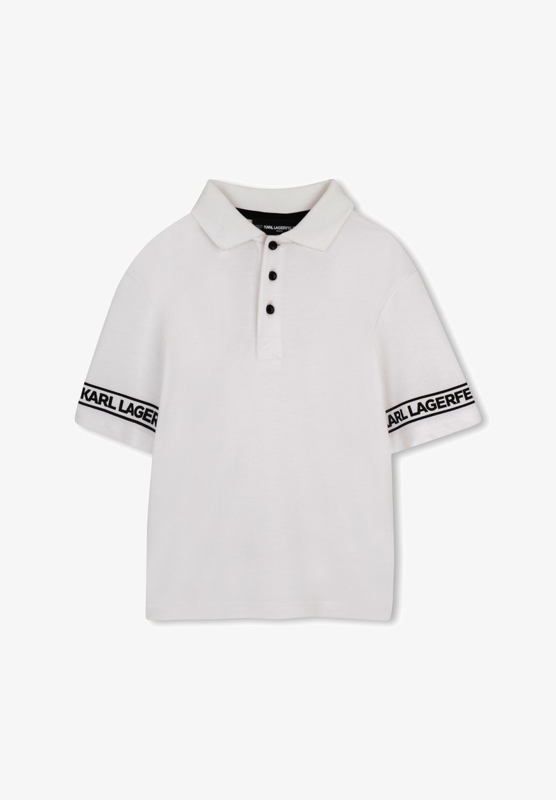 Polo blanc à manches courtes avec des boutons noirs et des bandes de texte "KARL LAGERFELD" sur chaque manche.