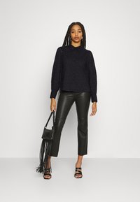 YAS BLICCO - Blusa - black