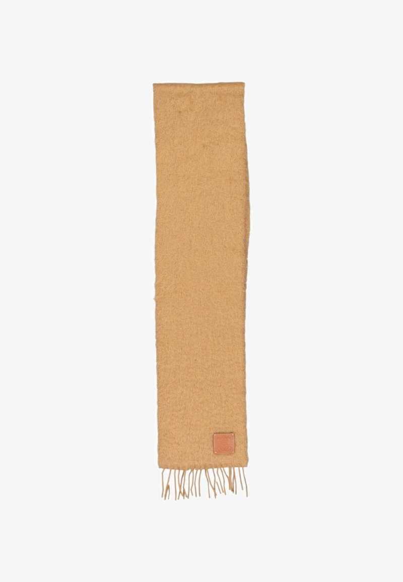 Longue écharpe en laine beige avec des extrémités à franges et une petite pièce en cuir carrée près d'une frange.