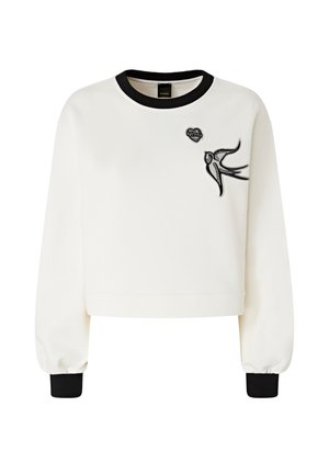 Kratka bijela majica s crnim detaljima, okruglim izrezom i izvezenim dizajnom lastavice i srca na prednjoj strani. Mekani tekstura tkanine.