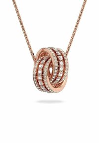 Collier pendentif en or rose avec des boucles entrelacées, orné de cristaux clairs sur trois bandes, suspendu à une fine chaîne.