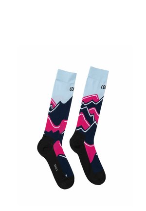 Paar knielange Socken mit schwarzen Füßen, hellblauen Oberteilen und abstrakten rosa und dunkelblauen bergähnlichen Mustern an den Beinen.