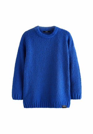 Pull en maille bleu texturé avec manches longues, poignets et ourlet côtelés, et une petite étiquette noire en bas à droite.