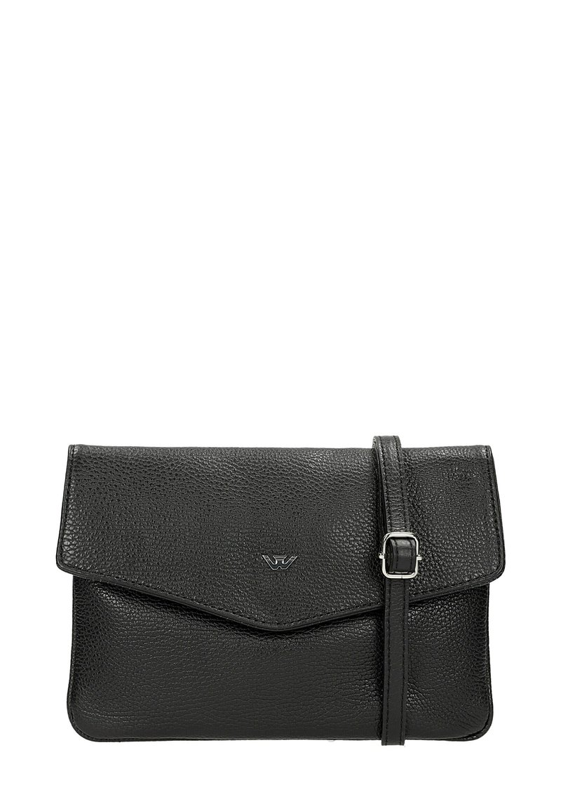 Černá kožená crossbody taška s texturovaným povrchem, klopovým uzávěrem a nastavitelním popruhem. Na přední straně se nachází nenápadné logo.